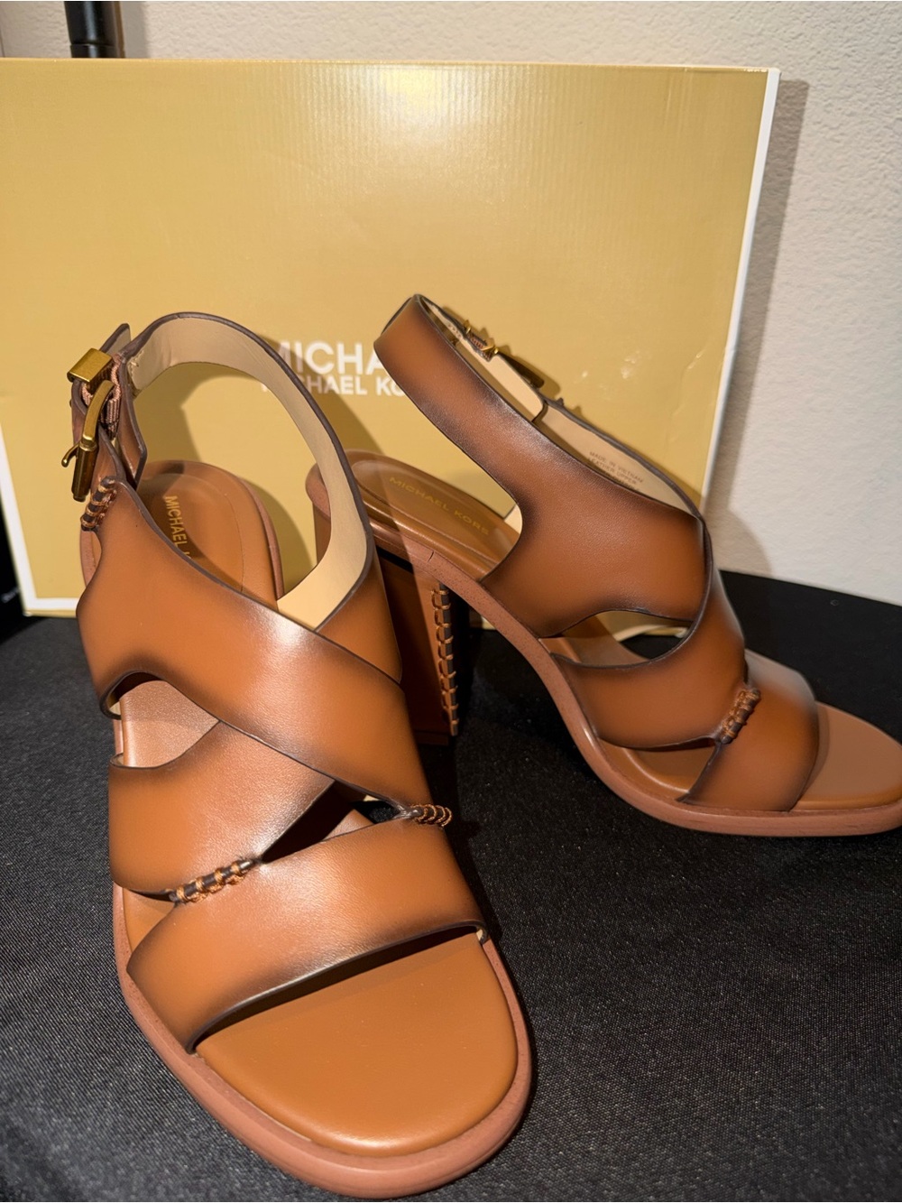 Michael Kors “RAVEN” Burnished leather block heel sandals - Picture 5 of 11